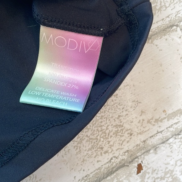 Modiv black cropped tank - Picture 5 of 6